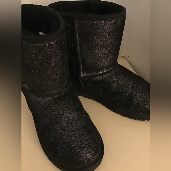 UGG Other - Uggs girls youth black sparkle short classic II boots US 3